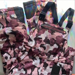 Snow Bib in Pink Camo -- NEW w/ tag Junior's L or Women's XS/XXS